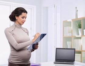 Doanh nghiệp có quyền đơn phương chấm dứt HĐLĐ với lao động nữ đang mang thai không?